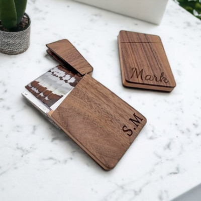 Laser Engraved / Custom made hardwood business card holder - Laser engraved with a text and font of your choice! - The perfect gift !