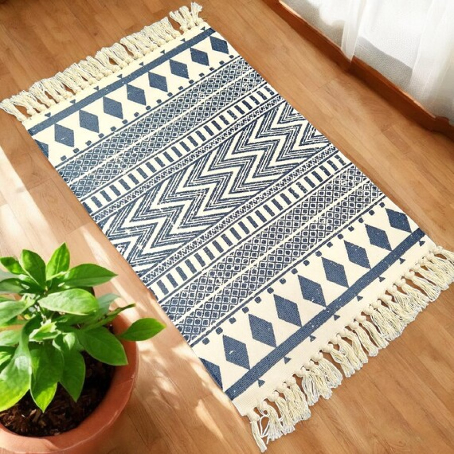 Hand-woven cotton Aztec / Navajo inspired small area rug - Kilim boho style - 6 designs available 3