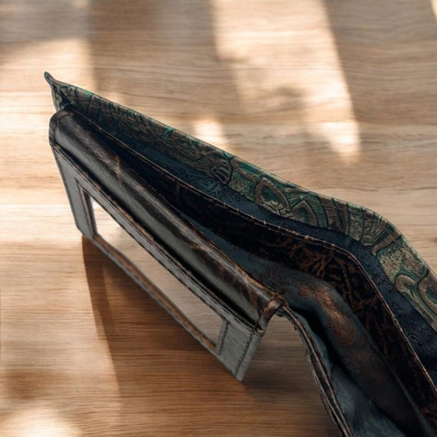 Luxury diamond-stitched leather Wallet | Bi-fold desing | - Available in many styles 9
